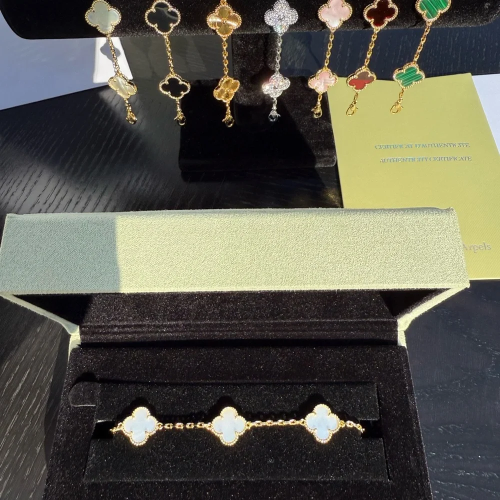V C A Clover Bracelets - Picture 5 of 10